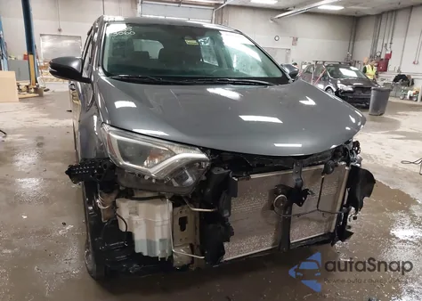 2018 Toyota Rav4 Xle из США, поврежденный, VIN 2T3RFREV8JW701686